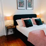 Stylish 3 Bed, Wifi, Dog Friendly, Walks Holiday home *