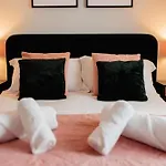 Stylish 3 Bed, Wifi, Dog Friendly, Walks Holiday home *
