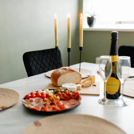 펜션 Bowling Terrace By Above Rubies - Stylish, 3 Bedroom, Pet Friendly House In *