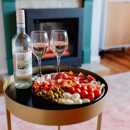 Bowling Terrace By Above Rubies - Stylish, 3 Bedroom, Pet Friendly House In 펜션 *