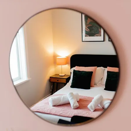 펜션 Bowling Terrace By Above Rubies - Stylish, 3 Bedroom, Pet Friendly House In *