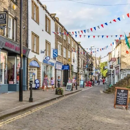 Bowling Terrace Above Rubies Dog Friendly, Walks