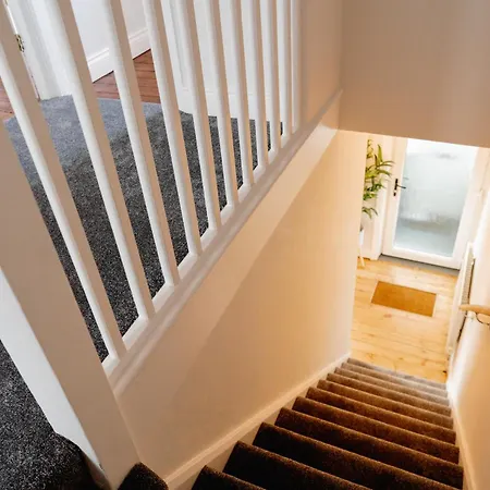 別荘 Bowling Terrace By Above Rubies - Stylish, 3 Bedroom, Pet Friendly House In *