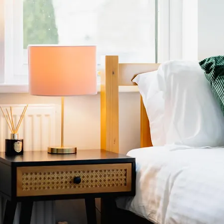 別荘 Bowling Terrace By Above Rubies - Stylish, 3 Bedroom, Pet Friendly House In