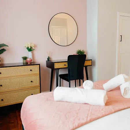 Bowling Terrace By Above Rubies - Stylish, 3 Bedroom, Pet Friendly House In